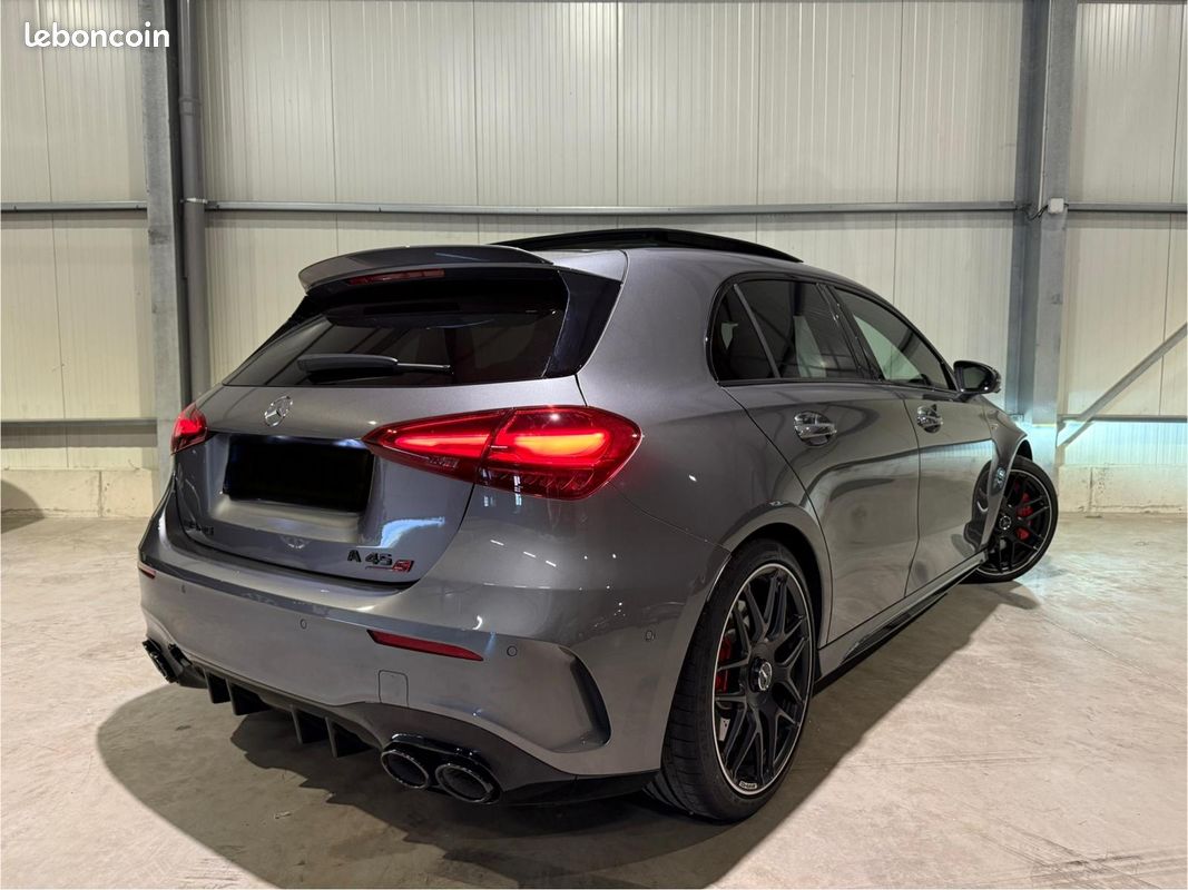 Mercedes A45s AMG 421cv